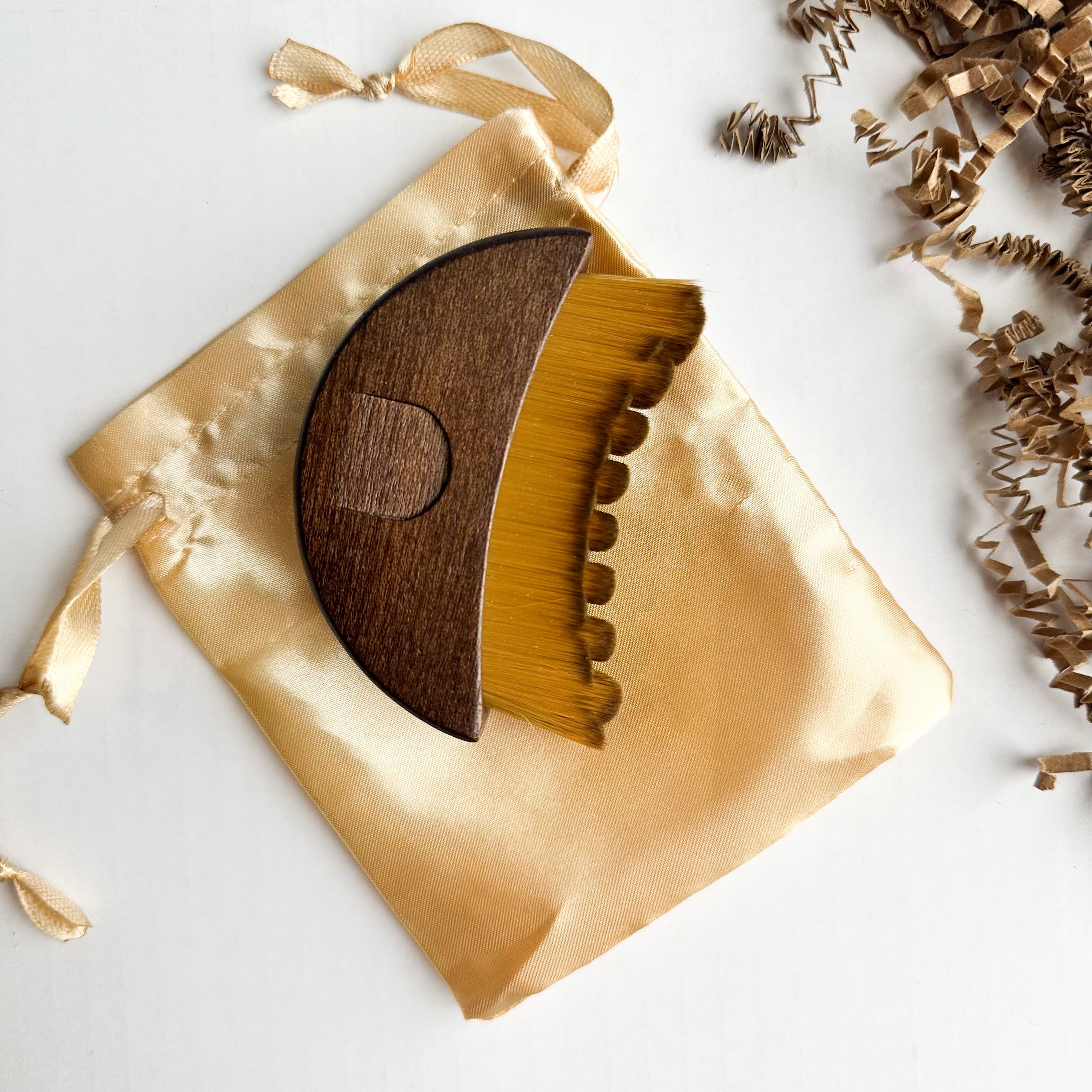 Smile Boutiques - Walnut Dry Facial and Body Brush