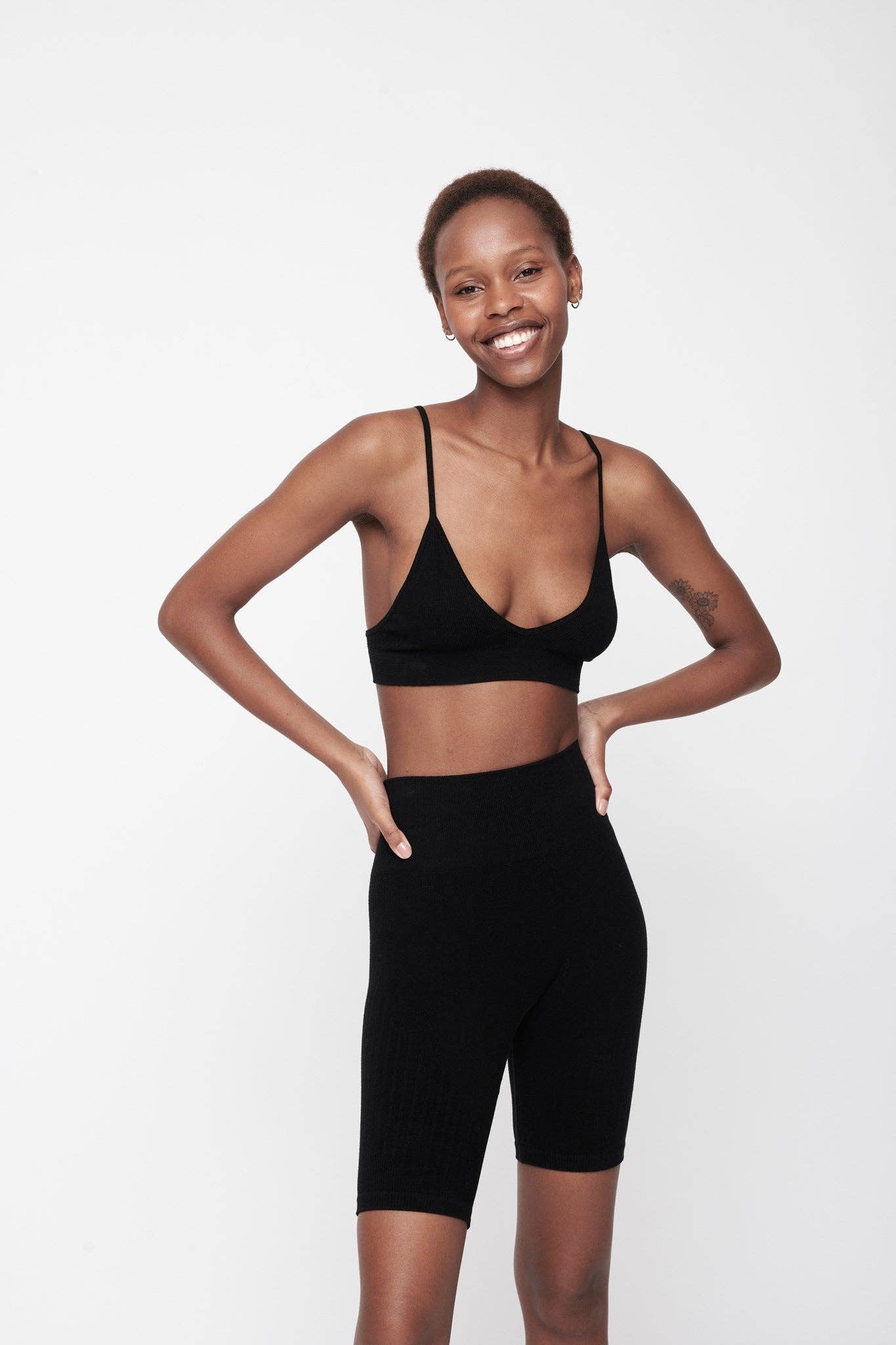 moshi moshi mind - Motion pants short - Musta