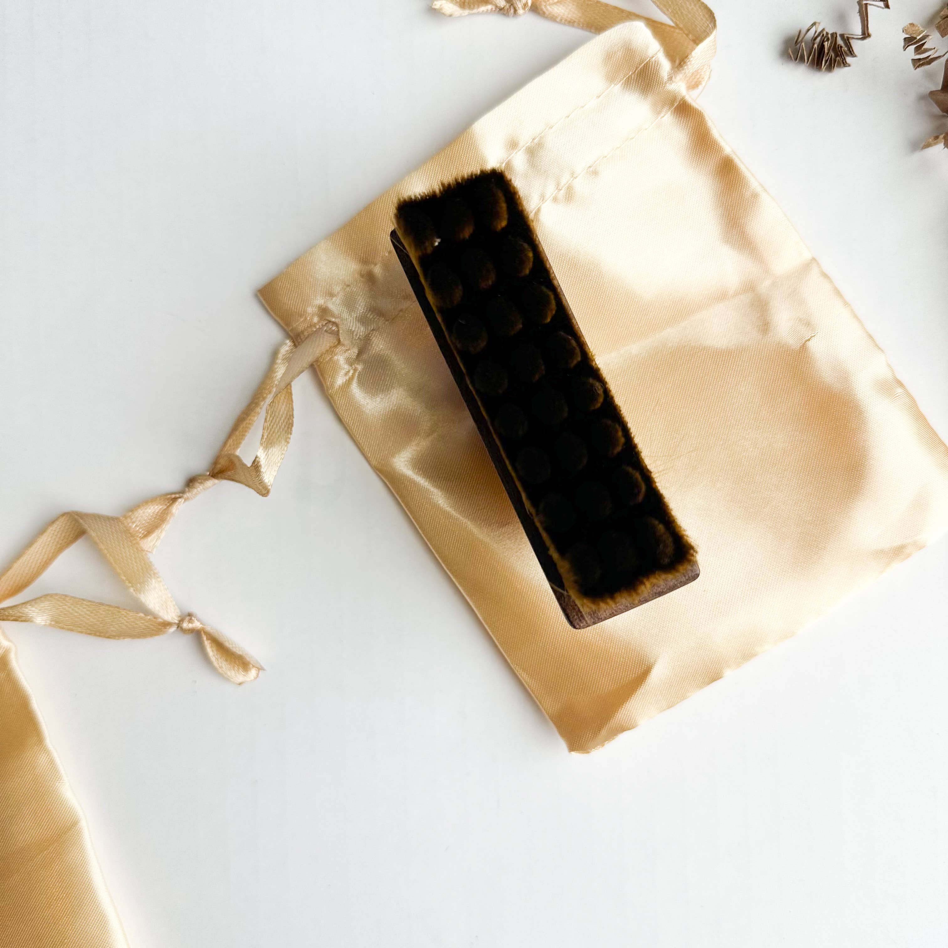 Smile Boutiques - Walnut Dry Facial and Body Brush
