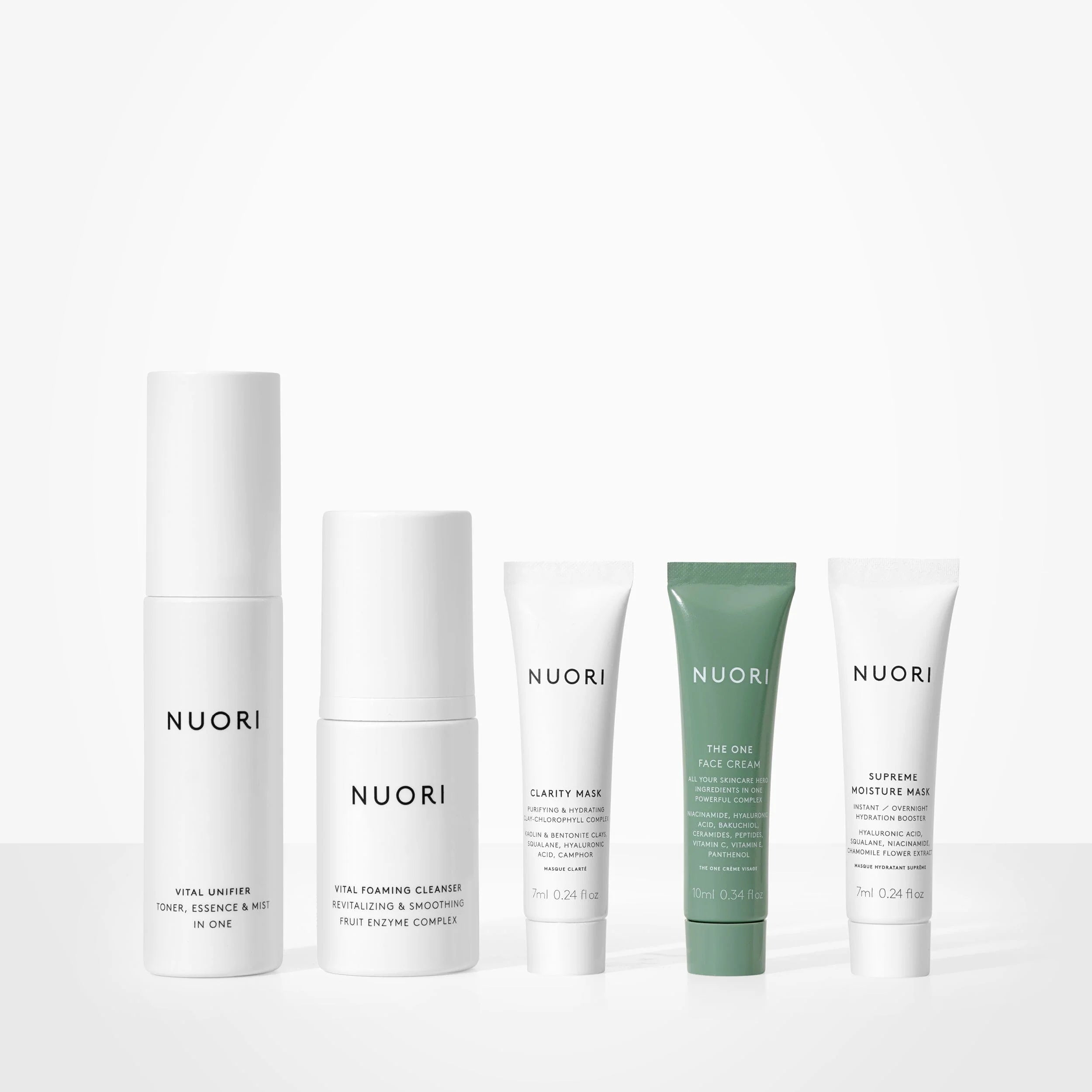 NUORI The Discovery Kit PURELA, sisältää näytteitä erilaisista kosmetikkatuotteista, pakkauksessa ja tuotteiden nimet näkyvissä.