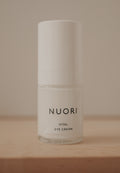 Purela NUORI Vital Eye Cream 15ml silmänympärysvoide, pehmeä koostumus ja ravitsevat ainesosat näkyvissä pullossa