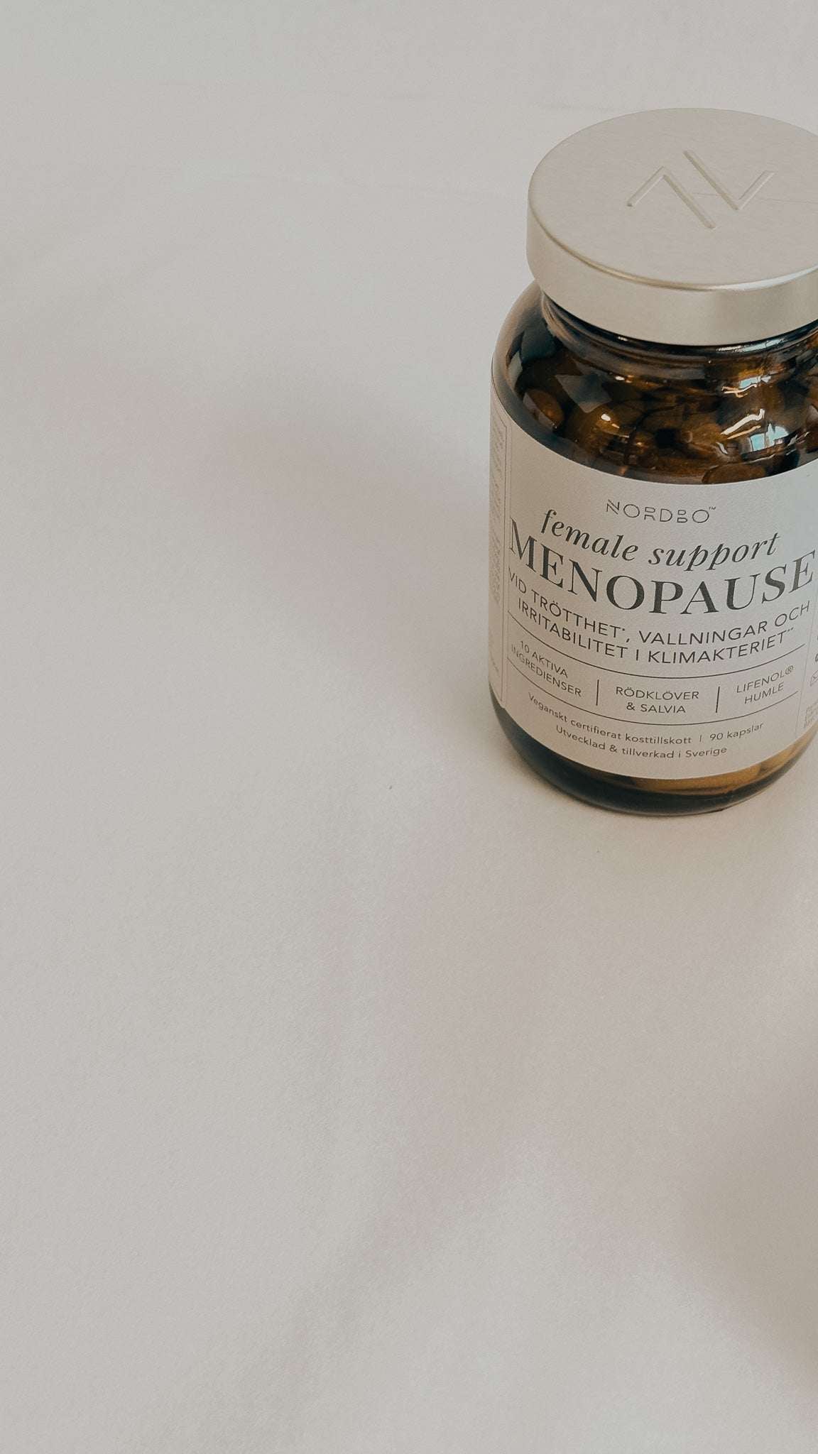 NORBOD female tuki menopausiin kapselit PURELA, 90 kappaletta, lähikuva kapselien pakkauksesta ja labelista.