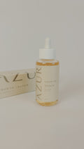 PURELA AZUR Growth & Repair hiusöljy 100ml, lämmöllä hoitava ja ravitseva hiusöljy, näkyvät hiukset ja öljytippoja kuvassa