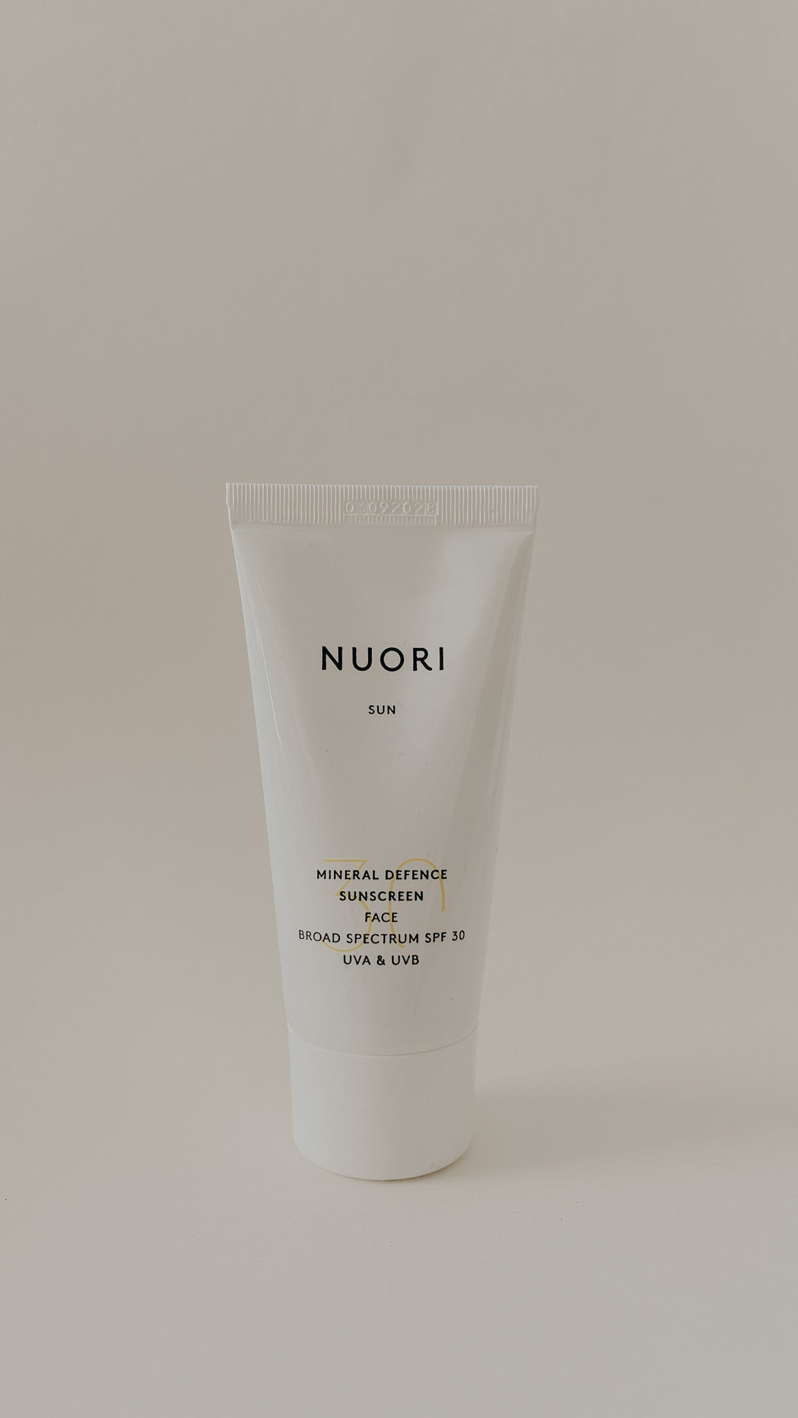 NUORI Mineral Defence Sunscreen Face SPF 30 kasvojen aurinkovoide 50ml, luonnollinen mineraalipohjainen aurinkosuoja.