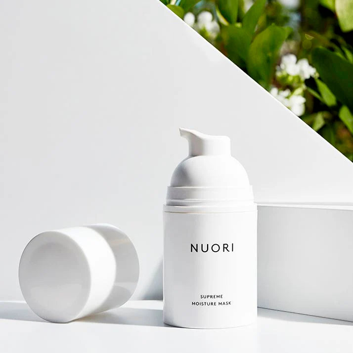 Purela NUORI Supreme Moisture Mask 50ml, kosteuttava kasvonaamio, näkyvissä purkki ja raikas koostumuskuva.