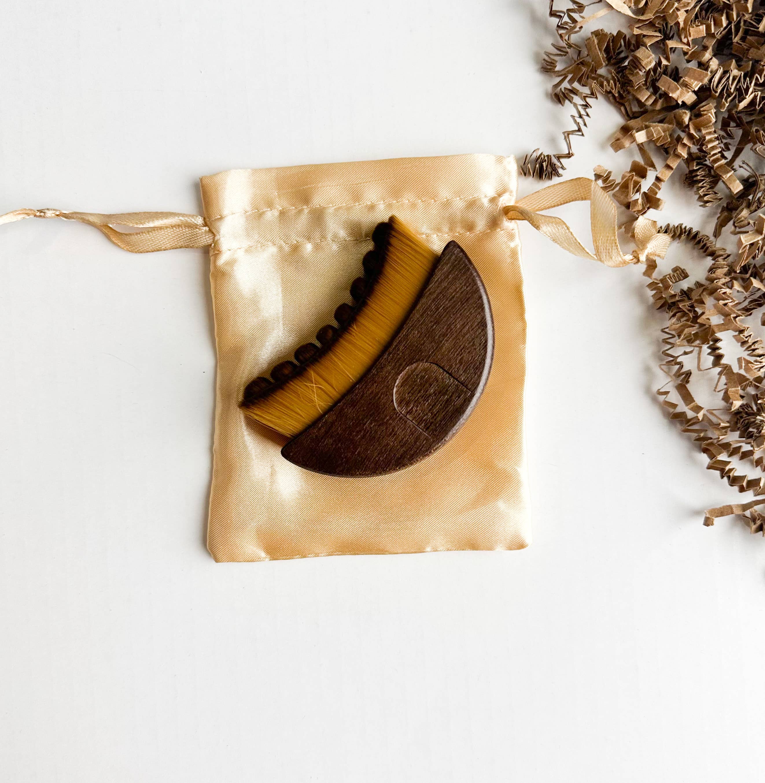 Smile Boutiques - Walnut Dry Facial and Body Brush