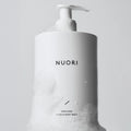 Purela NUORI Enriched käsien ja vartalon pesuaine, 500ml, pehmeä ja ravitseva suihkugeeli näkyvissä.
